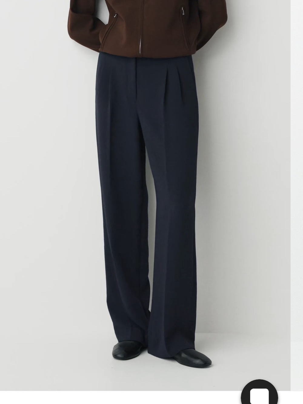 Aritzia The Effortless Pant™ - Crepette™ Pants - navy Short size 2.